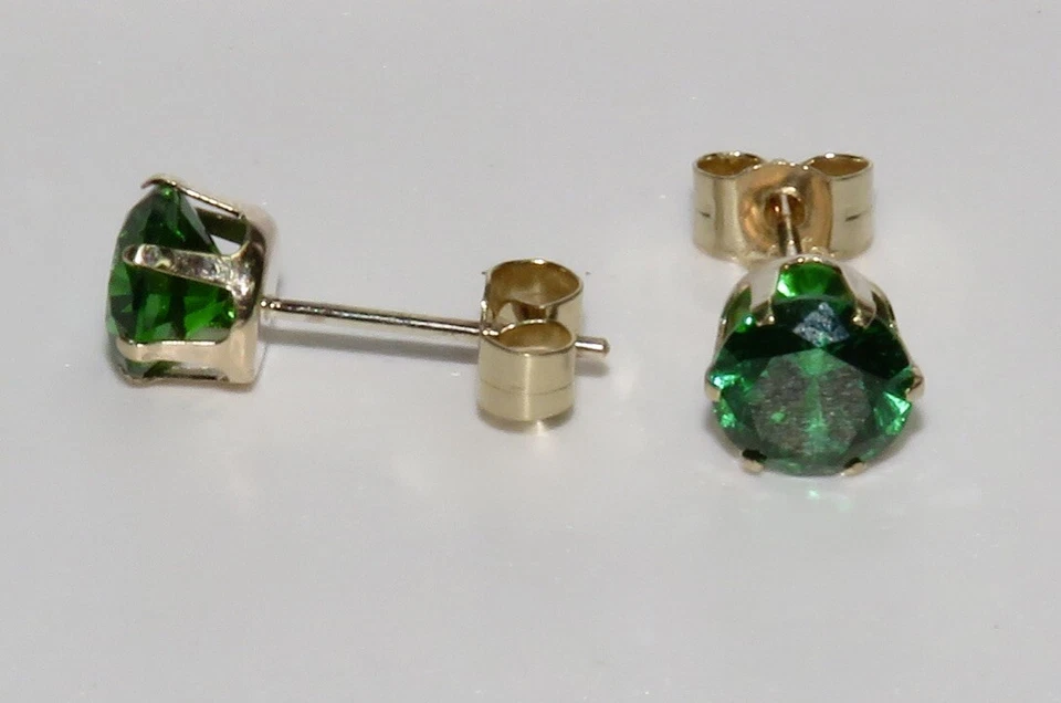 9ct Gold Emerald Solitaire Stud Earrings - 5mm - Simulated  - Image 3 of 4
