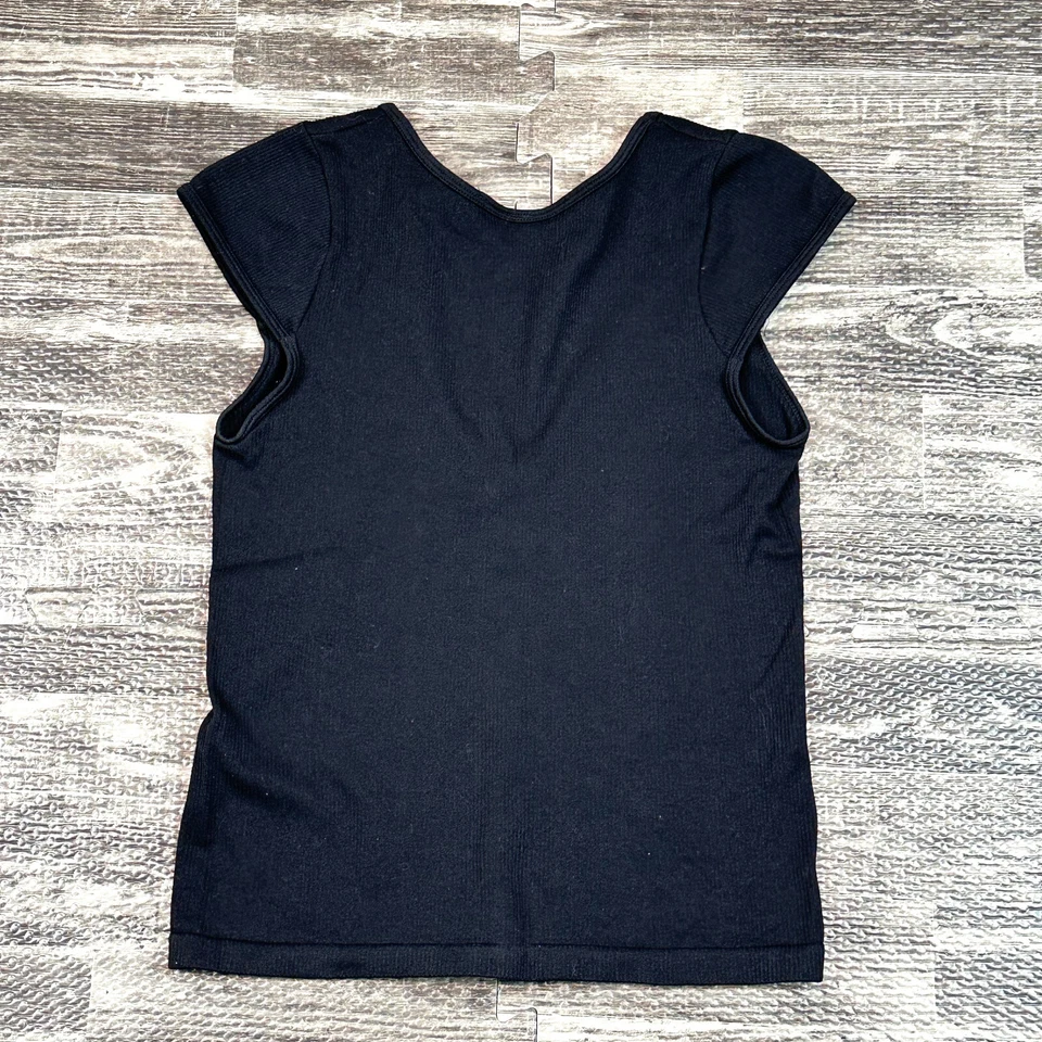 Camiseta corta Dynamic para mujer talla única OS negra con cuello profundo de punto acanalado manga gorra Foto 3 de 4