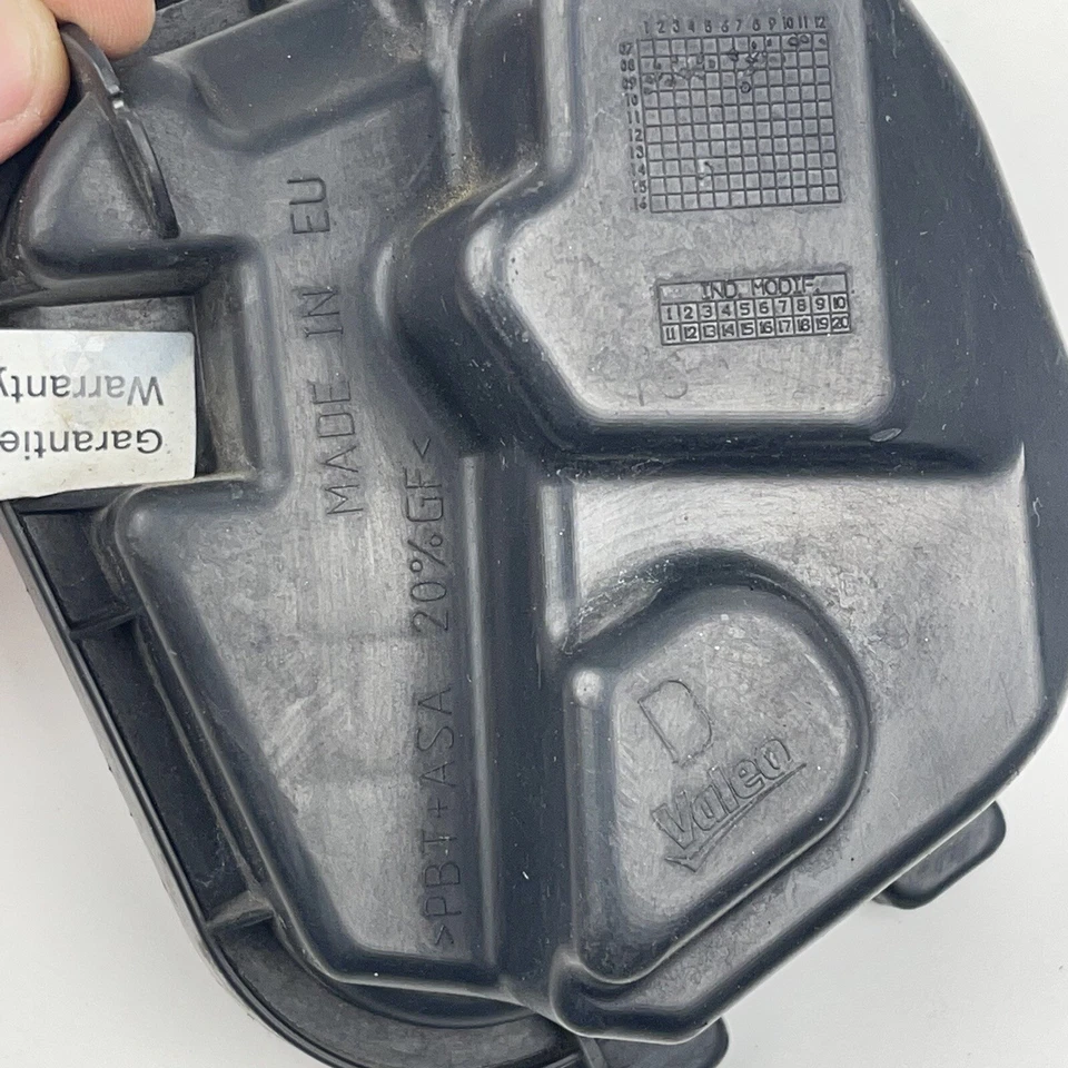 BMW E90 325i 335i 328i M3 2006 2007 2008 tapa bombilla trasera tapa de acceso derecha Foto 2 de 4