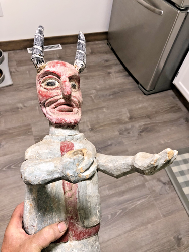 large north western late 1800's early 1900's carved & painted drift wood figure - Picture 3 of 23