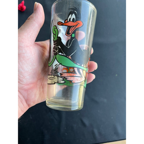 Vintage 1976 Pepsi Collector Series Glasses Daffy Duck and Pepe Le Pew! - Picture 2 of 3