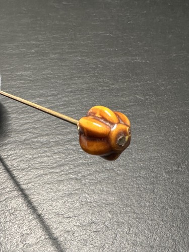 ANTICA SPILLA CAPPELLO 5,5" CON GHIANDA ACCENTO MARRONE H952 - Foto 4 di 8