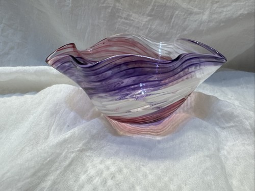 Handblown Wavy Glass Bowl - Picture 3 of 10