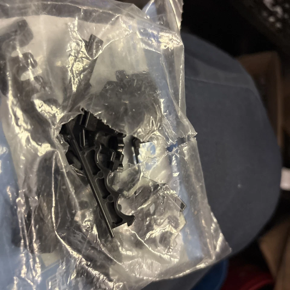 Retenedores de cables de bujía GM genuinos - 3 ranuras para cables - 12163607 - Bolsa de 10 (U) Foto 2 de 2