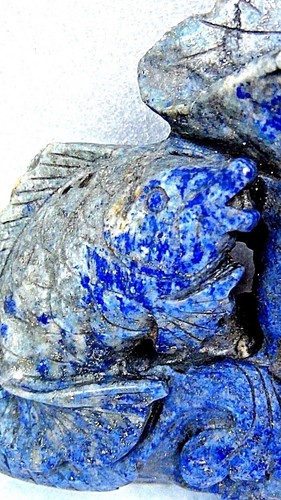 ANTIGUO LAPISLÁZULI CHINO TALLADO A MANO 2 PECES BAJO ESTATUA DE LOTO - Imagen 3 de 9