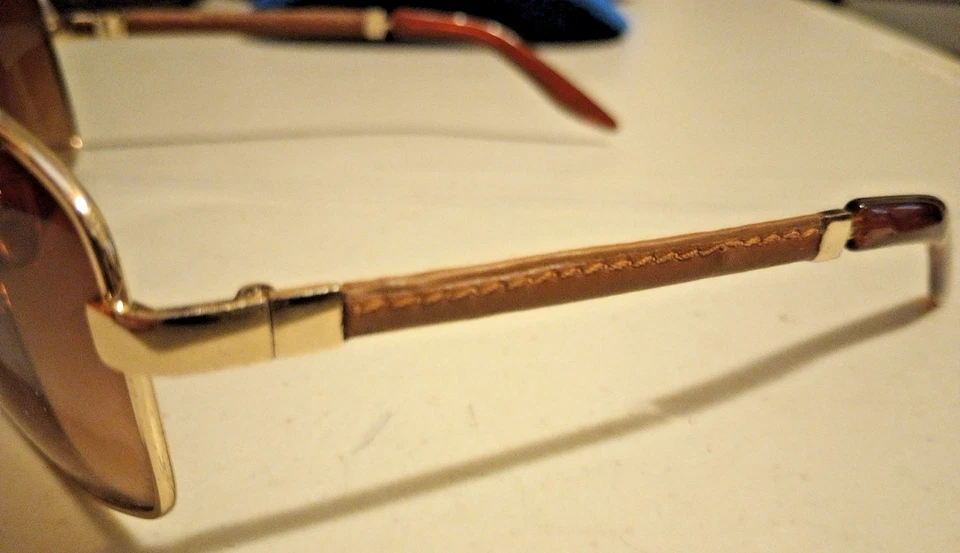 АВИАТОР СОЛНЦЕЗАЩИТНЫЕ ОЧКИ ЗОЛОТОЙ ОБОДОК КОРИЧНЕВЫЕ ЛИНЗЫ КОЖАНЫЙ ХРАМ НЕИЗВЕСТНЫЙ БРЕНД/МОДЕЛЬ - Изображение 4 из 4