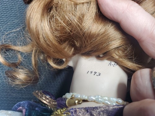 32” Artist Proof Doll Porcelain Limited Mitzie Hargrave Doll - Queen Sylvana - Picture 15 of 18