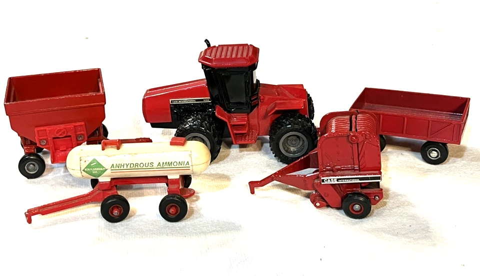 1/64 Ertl Case International Farm Toy Lot Of 5, Tractor, Feeder, Baler, Wagon - Image 2 of 4