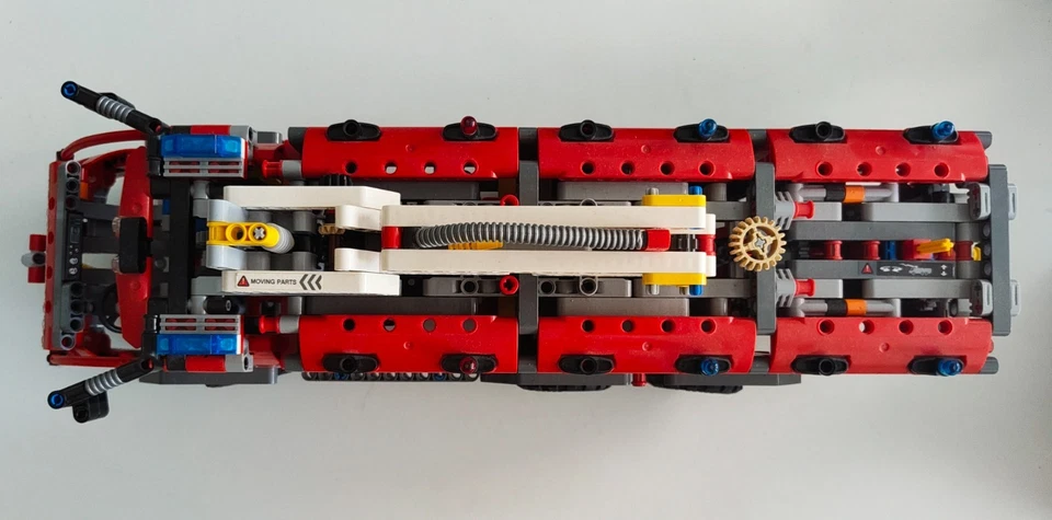 LEGO Technic 42068 Airport Rescue Vehicle, foto 4 di 4