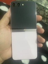 Samsung Galaxy Z Flip5  5G- 256GB  (Unlocked)— Excellent Condition 