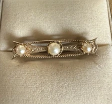 Victorian Gold Shell Pin With Pearl Accents