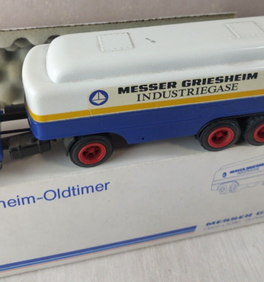 Camion MERCEDEZ-BENZ Avec citerne MESSER GRIESHEIM