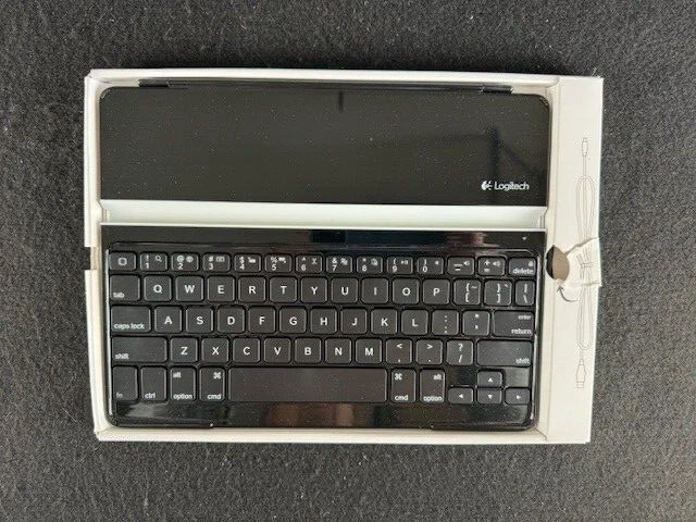 Logitech NEW (in orginal box) Combo  Detachable Keyboard Case for iPad - Image 2 of 4