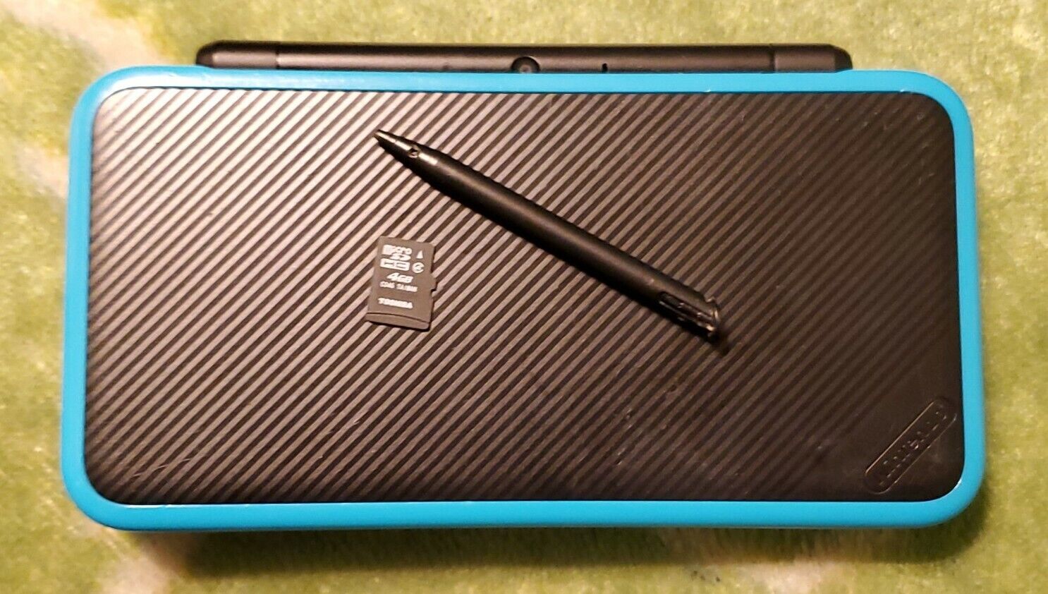 Nintendo 2DS XL Black/Turquoise Handheld System