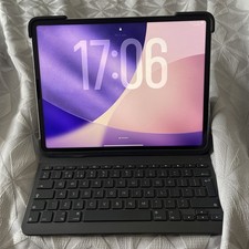 Apple iPad Pro 12.9-inch (5th Gen) 512GB Wi-Fi + 5G + Logitech Keyboard 