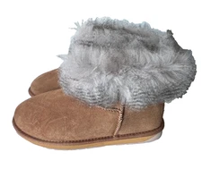 NWT EMU SHEARLING LINED BOOTS SIZE 6