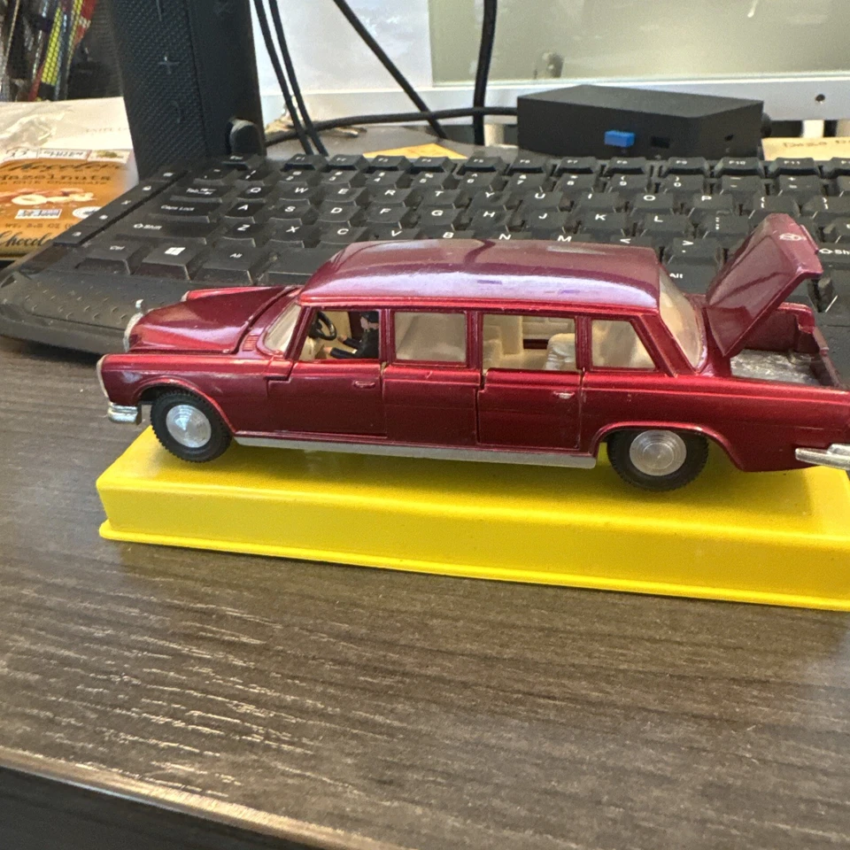 Dinky Toys 128 Mercedes Benz 600 limusina emisión tardía con caja Foto 4 de 4