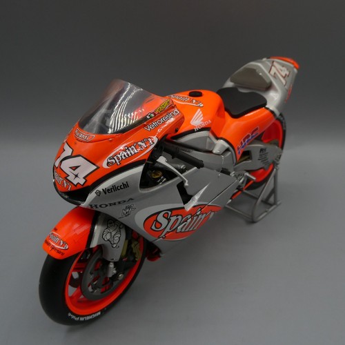 Minichamps Maßstab 1:12 2002 Honda NSR500 74 Daijiro Kato Fortuna 122 026174 - Bild 3 von 10