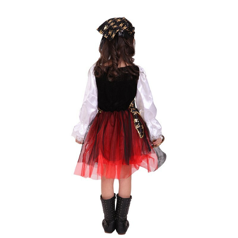 Portrait Of 10 Years A Girl In A Costume Of A Pirate With Treasures | Premium AI-generated Image