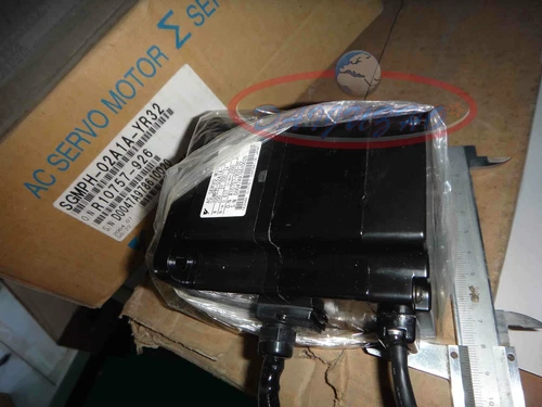 ONE YASKAWA SGMPH-02A1A-YR32 SGMPH02A1AYR32 Servo Motor NEW