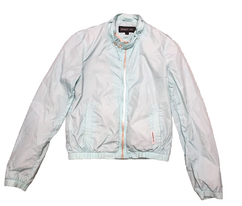 Женская нейлоновая куртка-бомбер Members Only цвет Baby Blue Crop - Изображение 2 из 4