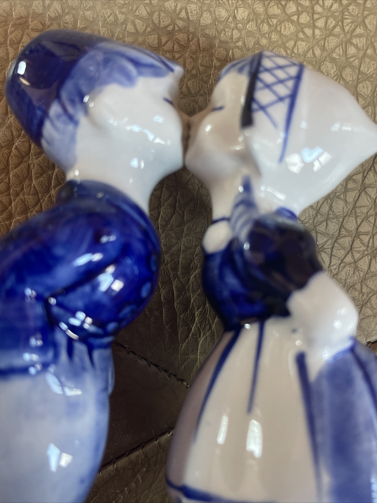 Vintage Kissing Dutch Boy Girl Hand Painted Delft Blue Figurine 5 ...