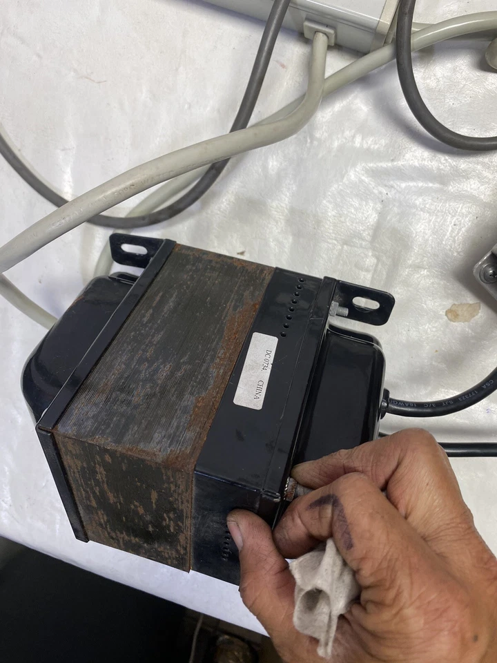 TRANSFORMADOR DE AISLAMIENTO N-92 MD 50/60 HZ 115V CABLE PRI A 115V SEC 500 VA TRÍADA Foto 2 de 4