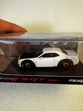 FW 1:64 Model Car Dodge Challenger SRT Hellcat Wide Body Alloy Vehicle -White