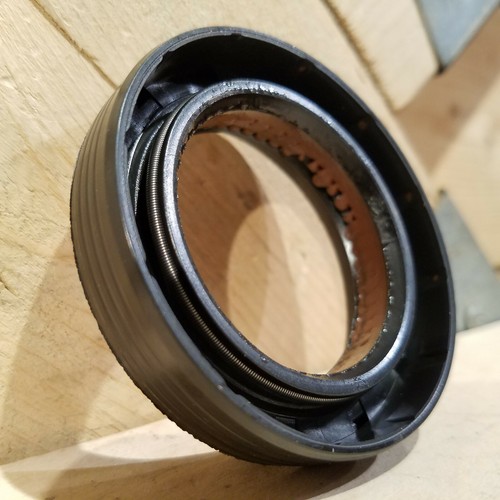 Transfer Case Output Shaft Seal UH0910E For Lincoln Ram Cadillac Swanky Barn - Picture 11 of 12