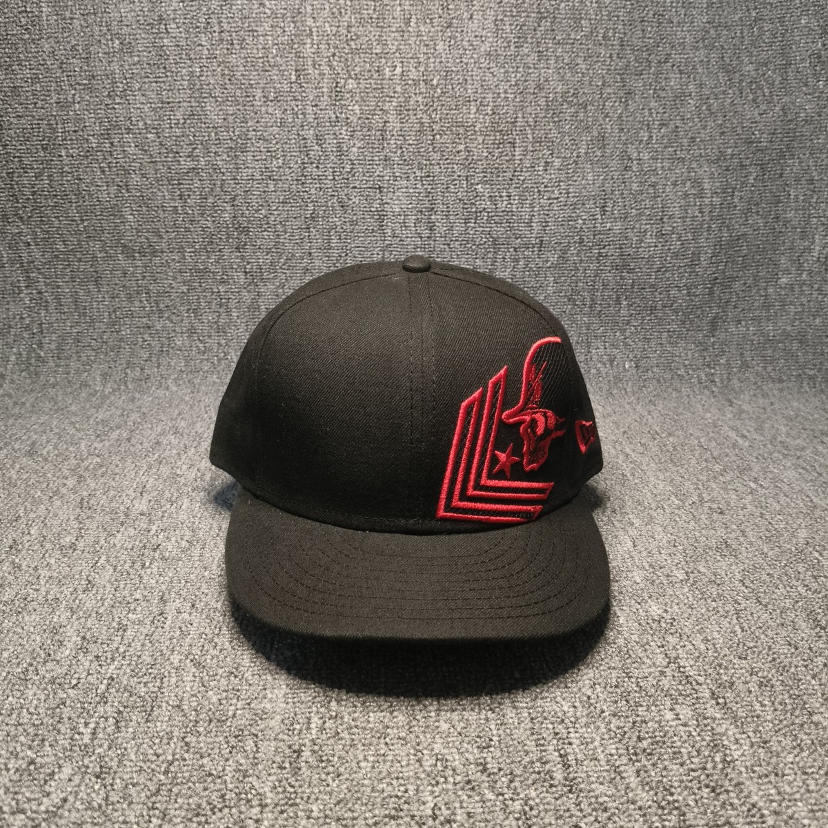 New Era 59FIFTY Fitted Hat Size 7 1/2 Black Red Skull Graphic Cap