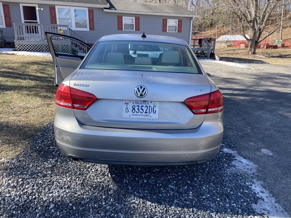 2014 Volkswagen Passat SE - Image 4 of 4