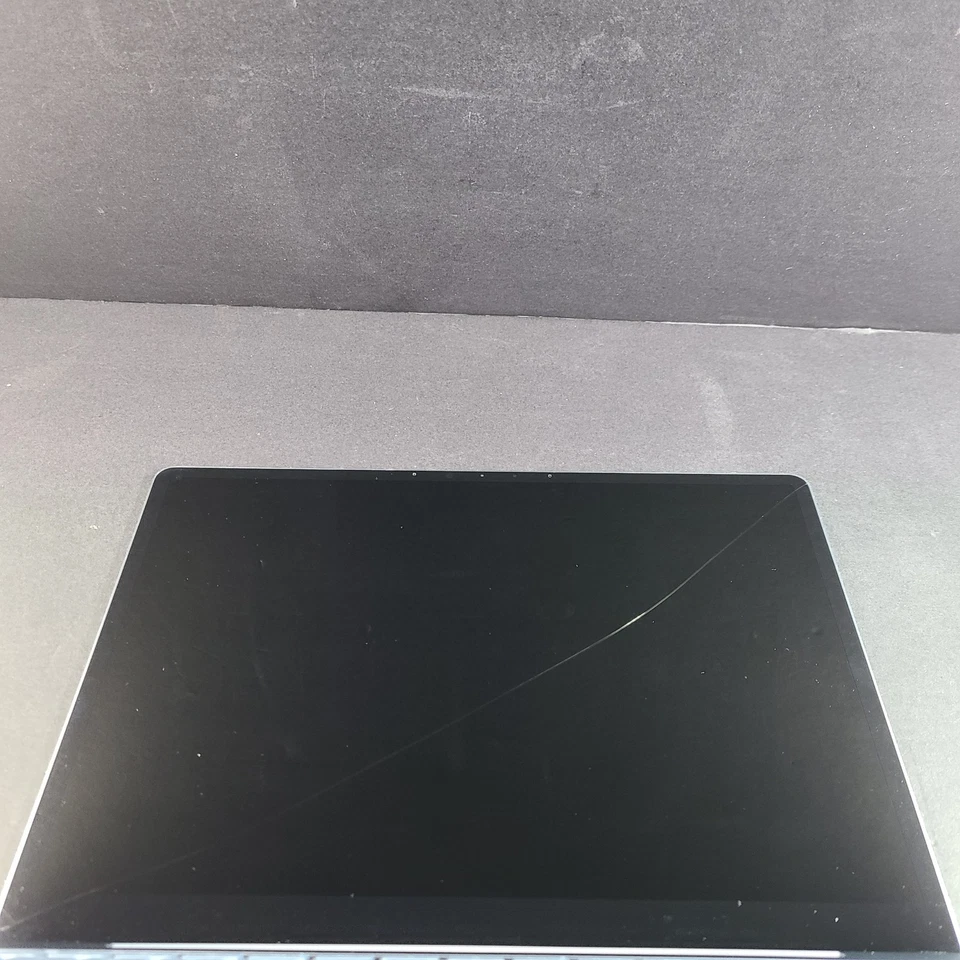 Microsoft Surface Laptop GO 12.4" 1943 Intel Core i5-1035G1 8/128GB Plateada LEER Foto 3 de 4