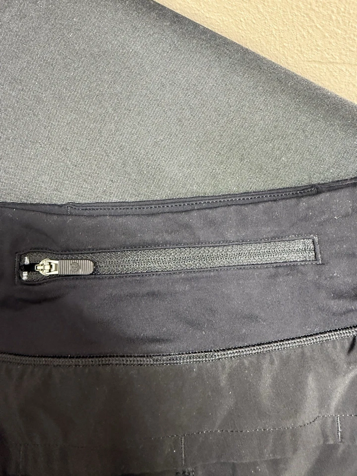 Pantalones cortos deportivos negros para mujer Lululemon Athletica talla 8 Foto 4 de 4