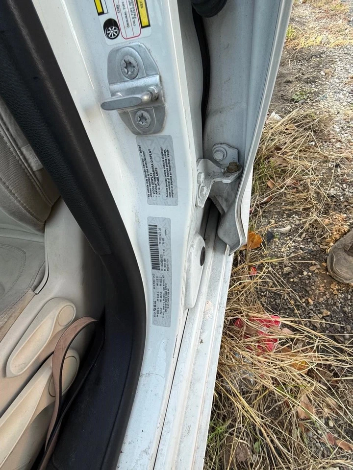 Proyector halógeno faro pasajero derecho con bisel cromado Chrysler 200 2015-2017 Foto 4 de 4