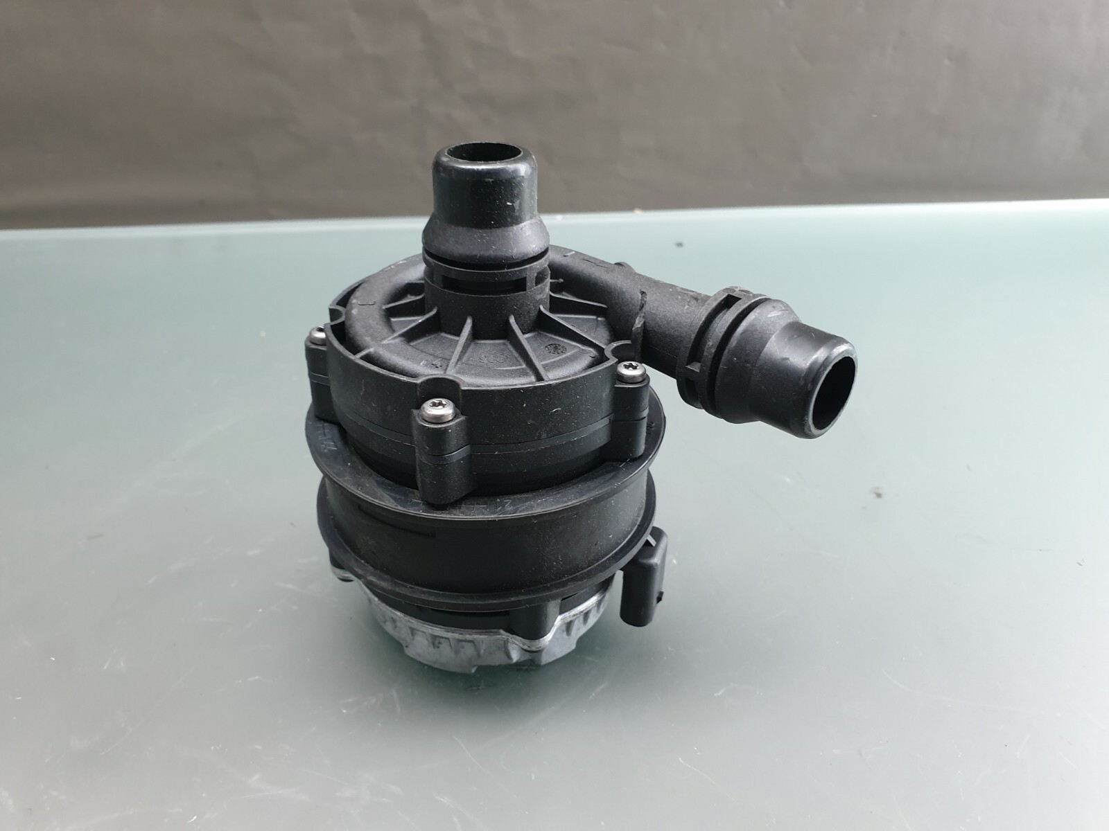 Original Mercedes Benz W205 W222 W213 Water Pump 0392024050  