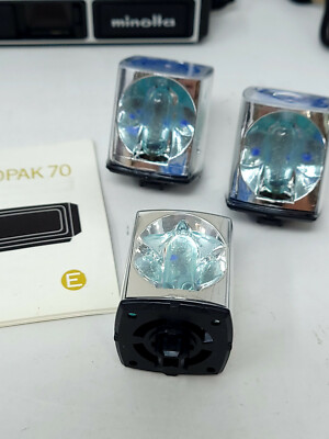 Vintage Minolta pocket autopak 70 - with flash cubes, stand