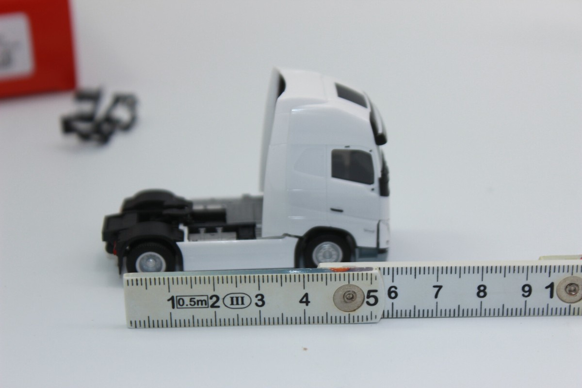 Herpa 313360 Volvo FH Gl. XL 2020 Basic Zugmaschine weiß 1 Herpa 313360 Volvo FH Gl. XL 2020 Basic Zugmaschine weiß 1