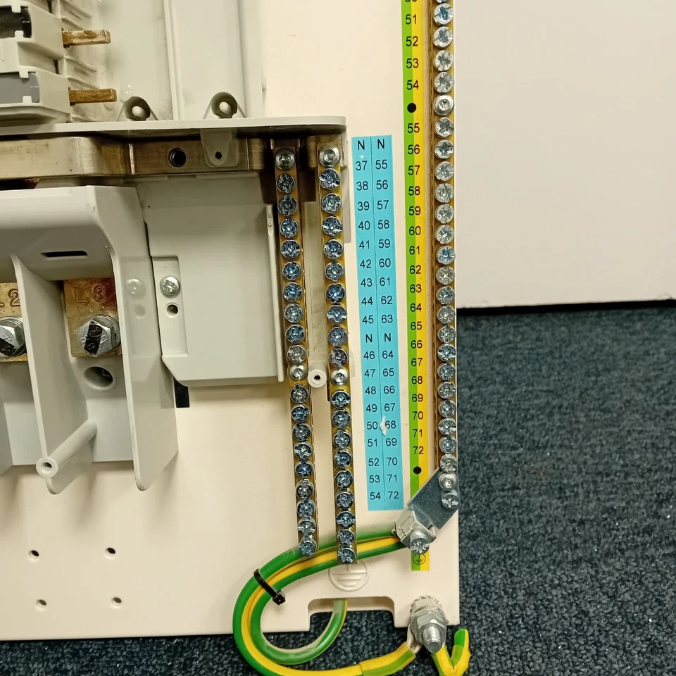 Merlin Gerin MGBN24E 3 phase -  24 way  Pan Assembly - 250 amp rated Bus Bars. - Image 4 of 4