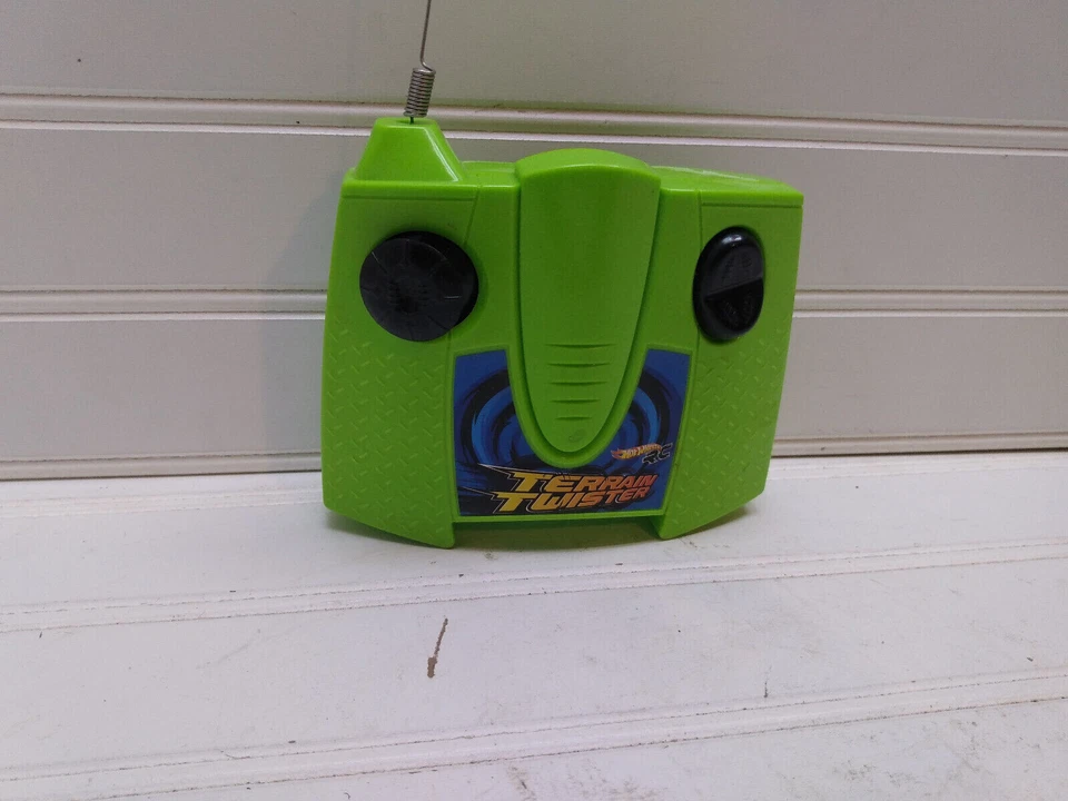 Remote Radio Controlled Hot Wheels RC Terrain Twister 49MHZ X2875 - Image 4 of 4