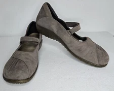 NAOT Taramoa Shiitake Nubuk Suede Ruched Mary Jane Flats Shoes EU 41 US 10M