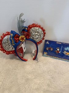  Disney Minnie Mouse THE MAIN ATTRACTION PIN SET   #8-12 August 