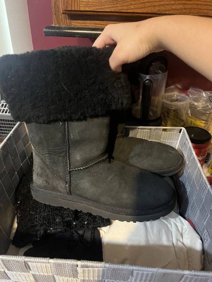 UGG CLASSIC TALL II BLACK WOMAN’S BOOTS AUTHENTIC SIZE 8 - Image 3 of 4