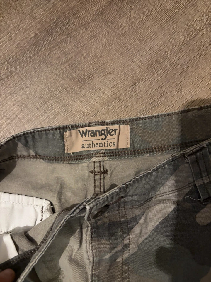 Wrangler迷彩短裤38 — 第 3/4 张图片