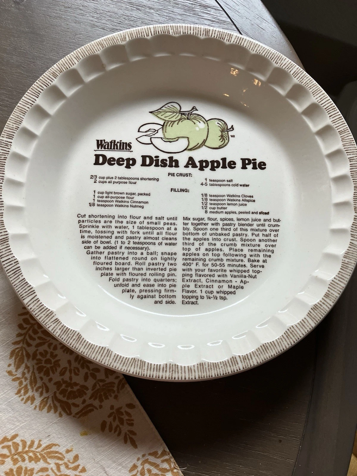 Vintage Watkins Deep Dish Apple Pie Plate 1982
Opens in a new window or tab