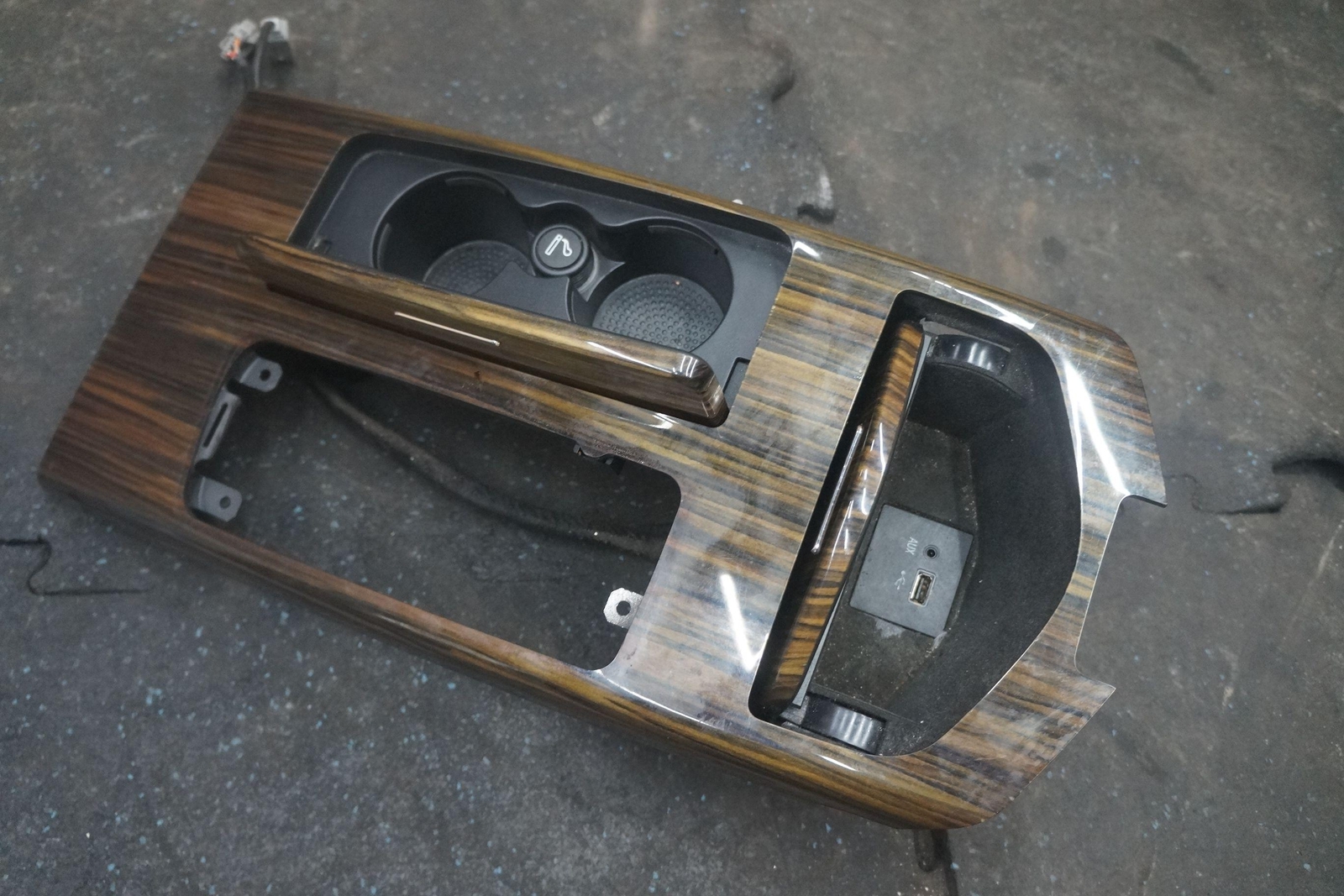 Center Console Wood Trim Panel Bezel Cupholder Wood 670011353 Maserati Ghibli 14