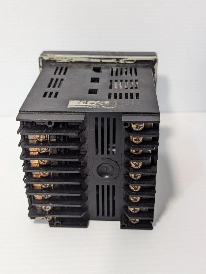 Módulo de montaje en panel controlador de temperatura digital Chromalox 2104-AO100 Foto 3 de 4