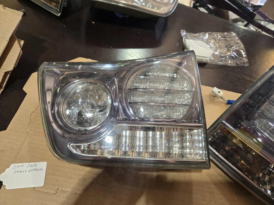 Luz trasera completa derecha del pasajero Lexus RX400H 2004 05 06 07 08 2009 Foto 4 de 4