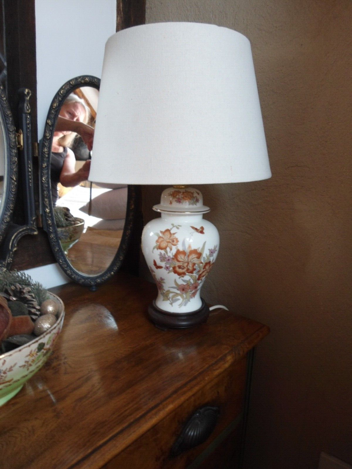 Vintage Lamp with Shade Japanese Design, Has been repaired, see