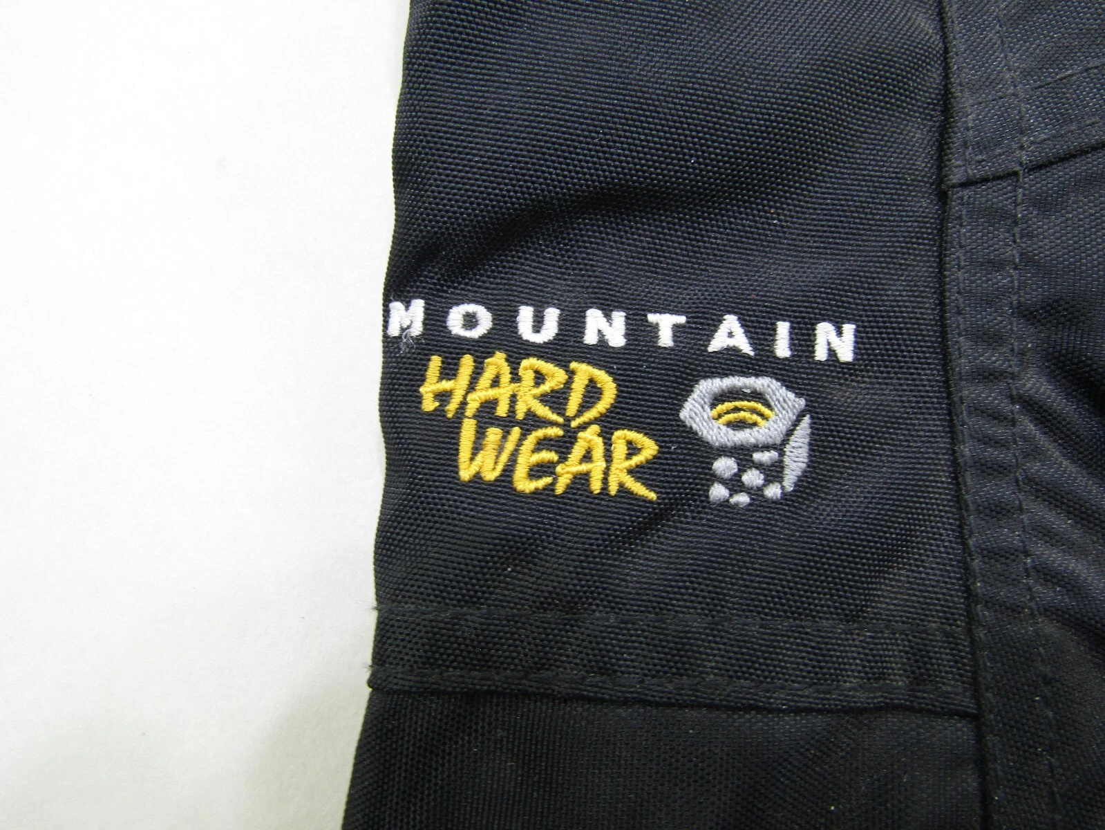 mountain-hardwear gaiters nylon hiking protection logo 