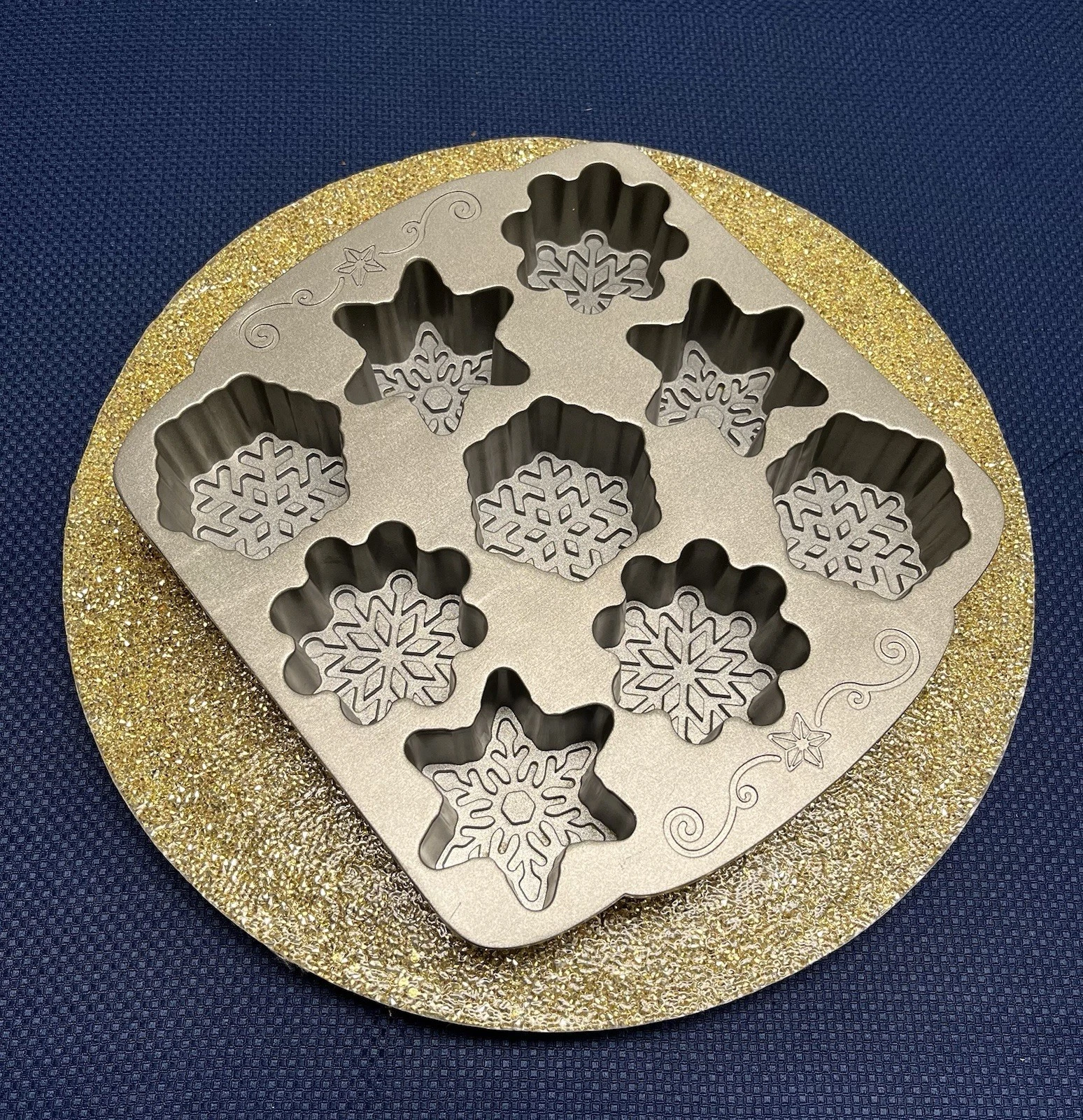 RETIRED Ciroa Australian Winter/Holiday Snowflake Muffin- mini Cake/Cakelet Pan
